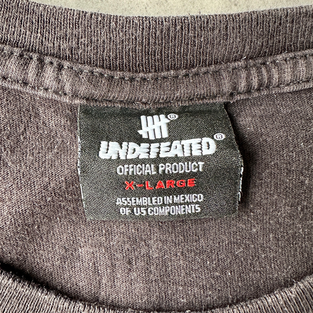 《XL》UNDEFEATED アンディーフーデッド 5ER ロゴ Tシャツ